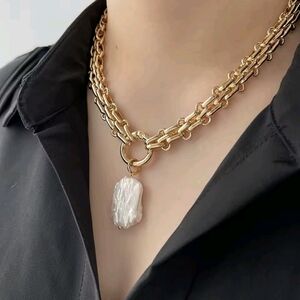 Elegant Gold Chain Necklace with Pearl Pendant